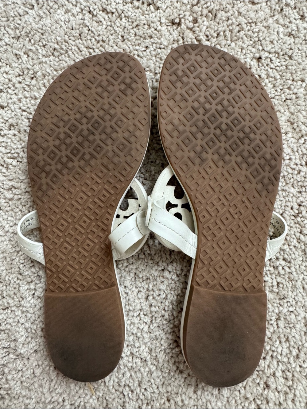 Tory Burch White Leather Logo Thong Sandals with Gold Trim - Picture 2 of 3